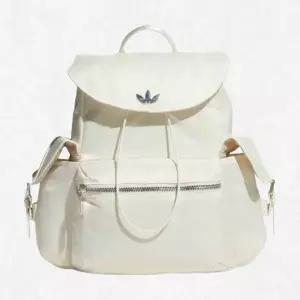 [아디다스] 스몰 사이즈 플립 백팩 KC2760 2545311
