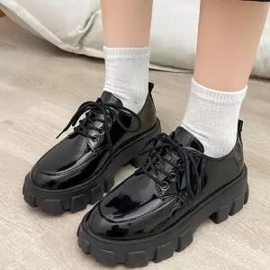 여성 2가지 무드 통굽 프레피룩 데일리 캐주얼 로퍼