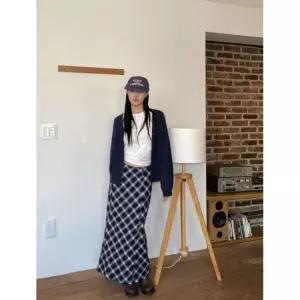 매장정품 제너럴아이디어 GENERALIDEA 지현서x제너럴아이디어빈티지 체크 롱 스커트 NAVY WBE3L13506 WBE3L