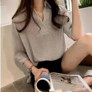 [오노마] ONM 쿨샵 스트라이프 여성 7부 블라우스 브이넥 카라넥 (S8413689)