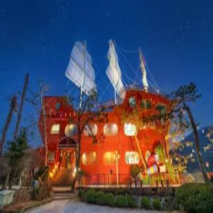 [인천/강화] 강화 친환경 바다배 범선 키즈 펜션 (놀이방/주차장/편의점/매점/강/호수/낚시/복층/키즈/온돌/가족/개별바베큐/바베큐장/단체/공용수영장(실외))