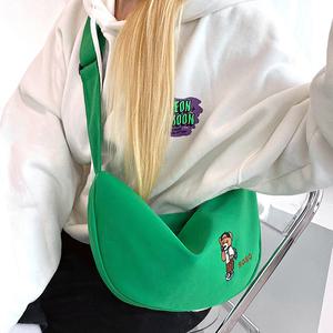 프롬헤븐 보캐베 곰돌이 자수 미니 반달 크로스백