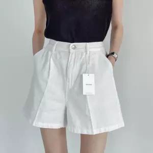 릭네드 흰 넓은 하프팬츠 핀턱 썸머 여성 코튼