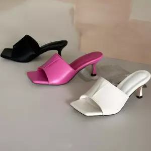 여성 여름 무지컬러 사각 코 미들힐 뮬 샌들