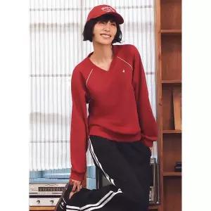 [르꼬끄](강남점)[르꼬끄X나나] 여성 에센셜 브이넥 루즈 맨투맨 RED / QQ322LFS91