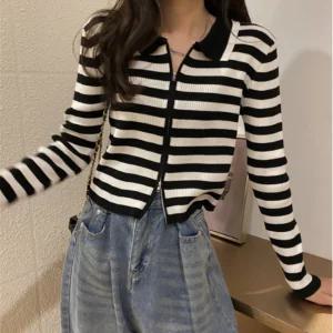 [기타브랜드]스트라이프 집업 니트 카라티