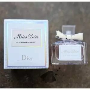 미스 디올 블루밍 부케 크리스찬 에디션 .17온스5ml 테이버 스플래시 펜촉!
