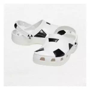 [크록스]클래식 축구공 클로그 키즈 화이트/블랙 210157-103