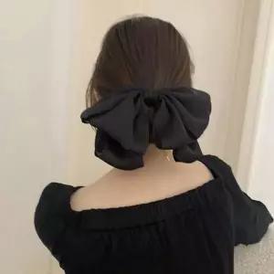 [하프클럽/셀러허브_여성트랜드패션]대왕 실크 집게핀 반묶음머리핀 집게