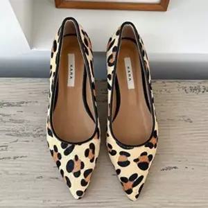 [하프클럽/]여성 봄 여름 데일리 슈즈 뾰족 레오파드 플랫 구두