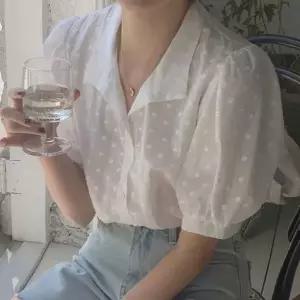 [하프클럽/]꽃자수 셔링 퍼프소매 시스루 블라우스 브이넥 여친룩