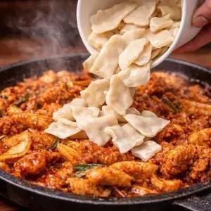 [신세계라이브쇼핑]참닭 춘천닭갈비700g3팩+수제비2kg