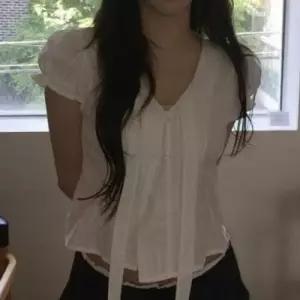 여름블라우스 퍼프리본 하객룩블라우스 여자블라우 WFLPSBQ