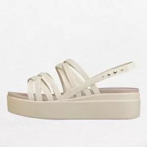 [크록스]브루클린 스트래피 로우 웨지 여성 힐 슬리퍼 샌들 본 206751-2Y2