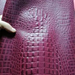인조가죽시트지 가죽 수선패치 1.3mm 와인 레드 악어 패턴 소가죽. 탑 그레인 가죽. 원단. 수동 가방을 위