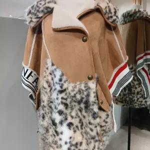 [AK수원점] [르니앤맥코이] MN01MJ703HJY 인조 퍼 케이프 무스탕 쟈켓