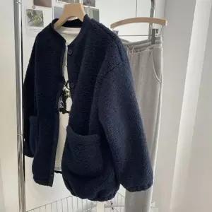 [하프클럽/옷자락]여자 오버핏 포근한 뽀글이 라운드넥 베이직 자켓