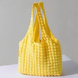 여름애견가방 이동 여름 쾌저공기 넓은공간 애완동물포대기 폼폼