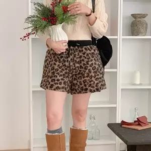 [다잇템][다잇템] 여자 와이드핏 양털쇼츠 고무줄 FW 호피 반바지_24129453_58887