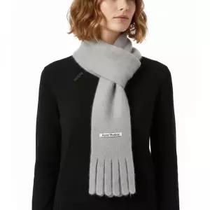 아크네 스튜디오 26SS 스키니 로고 머플러 (C80241 902)