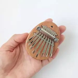 미니 칼림바 초미니 조약돌 빈티지 휴대용 칼림바 타원형 악기 키링 인테리어 피아노 핑거 소품 엄지