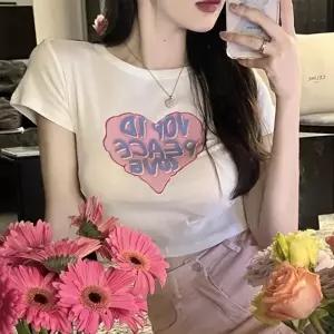 예쁜 여성 여름 패션 영문 하트 포인트 짧은 크롭 스타일 라운드넥 반팔 티셔츠