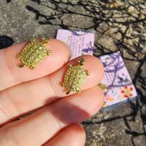 고품질 황금 거북이 풍수 소품 미니 부적 금전운 기원 장식품 선물 (WFKKOZF)