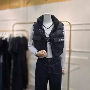 [에고이스트]빅 아웃포켓 크롭 양면 구스 다운 베스트 ER4NV461BK_CA