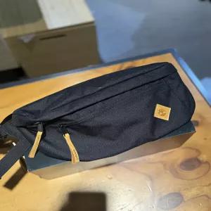 [팀버랜드][팀버랜드] 팀버랜드 A61HK 001 남녀공용 크로스 바디 슬링백 블랙 (P003752069)