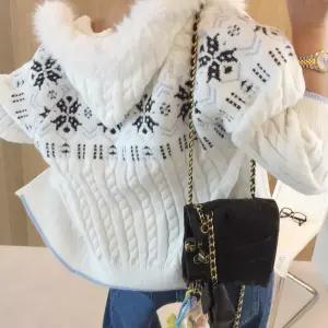 눈꽃 노르딕 패턴 방울끈 꽈배기 니트 퍼후드 집업가디건