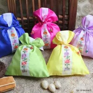 꽃자수 복주머니(소) / 전통 선물 복 주머니 케이스 답례품 선물 포장 기념일 설날 명절 추석 선물 한국 외