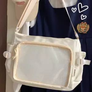 숄더백 여대생가방 가벼운 지퍼포켓 포켓 이타백 미니 메신저백 캐주얼백 투명창 사이드 스트랩조절 망사포켓 학생가방 투명포켓