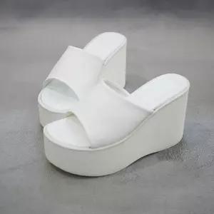 [디아슈즈]마던 국산 발편한 미용실 한복 통굽 화이트 키높이 슬리퍼 10cm