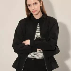 올리비아로렌 HC19 레터링 포인트점퍼  VVCCL4F7471