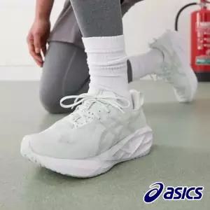 아식스 노바블라스트 5 화이트 피드몬트 그레이 경량 러닝 남성 운동화 [국내배송]