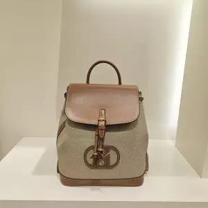 [헤지스](대전신세계) 핸드백 시그니처 H 레더 패치 백팩HIBA5F105I2