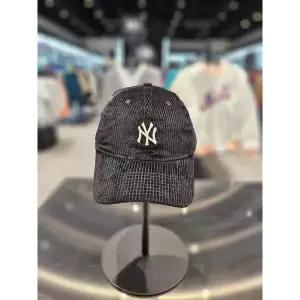 [부산점][뉴에라]뉴에라 MLB 코듀로이 뉴욕 양키스 언스트럭쳐 볼캡 블랙 12866394