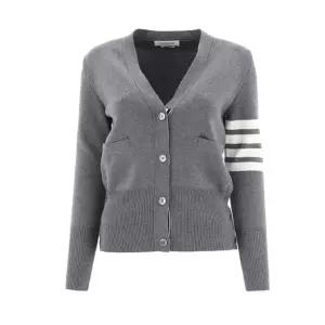 [톰브라운] 울 4-바 브이넥 카디건 FKC207A 00014 035