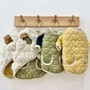 강아지 반려동물 하트 깔깔이 양면 누빔 조끼 외출복옷 겨울 후리스 뽀글이 펫조끼 김장 털조끼