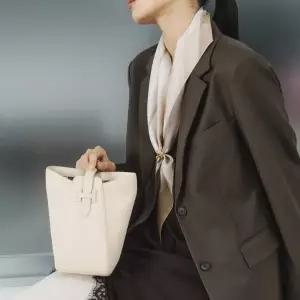 [헤지스](대구신세계)[H-EDGE] 엣지백 시그니처 아이보리 레더 숄더 S HIBA6E366CR