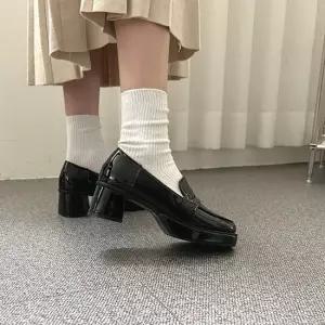 스포티 에나멜 가보시 페니 통굽 여성 미들굽 로퍼힐 에나멜구두 여성구두 유광구두