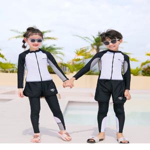 몽키카카  남아 여아 주니어 초등학생  수영복 상하세트 집업 래쉬가드 3종세트(상의 + 레킹스 + 반바지 )