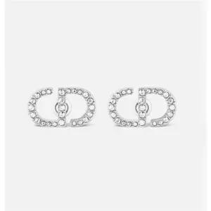 [DIOR]페티트 CD 스터드 귀걸이 실버피니시 화이트 크리스탈 133105624