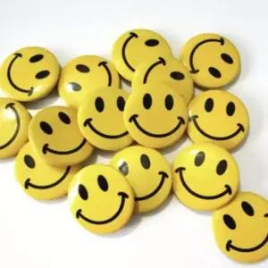 캐릭터 스마일 핀 패션옷핀 스마일옷핀 예쁜브로치 스마일뺏지 옷핀뱃지 옷핀브로치