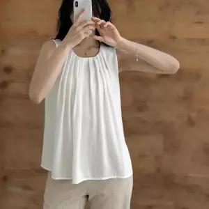 여자 핀턱 라운드 뒤트임 맞주름 린넨 나시 블라우스