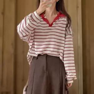 여성 오픈카라 스트라이프 배색 루즈핏 티셔츠