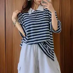 여성 루즈핏 카라넥 스트라이프 반팔 티셔츠와 카고 숏팬츠 세트