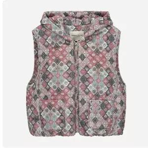 [써스데이아일랜드](T258MVT277W)패턴 코듀로이 후드 베스트