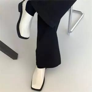 [오노마] ONM 통굽블로퍼 데일리여성뮬 스퀘어코 봄신발 슬리퍼구두 (S8532201)