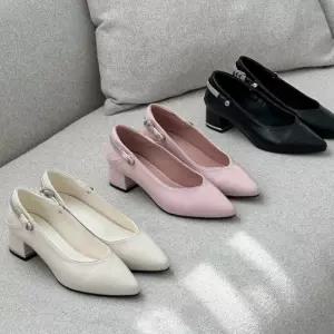 여자 유니크 정장구두 반짝이스트랩 낮은굽 펌프스